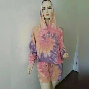 PULLOVER SOFT HOODIE TYE-DYE AND SHORTS SET